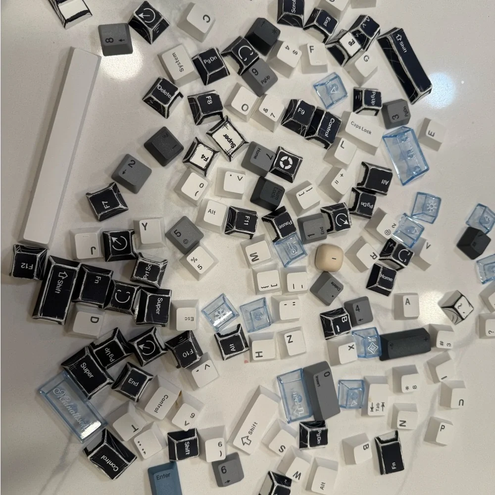 Source Unknown Mixed Color Keyboard Keycaps - Picture 2 of 8